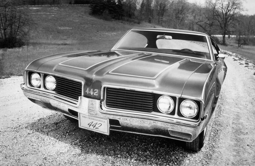 无人,横图,黑白,室外,白天,路,汽车,古典,车,交通工具,运输,摄影,停止,载具,老爷车,暂停,停滞,奥兹莫比尔