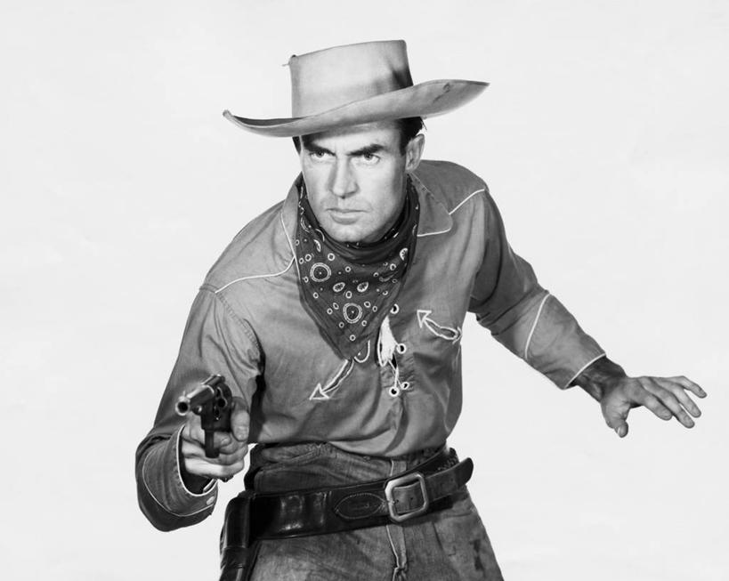 西方人,成年人,一个人,牛仔,横图,黑白,室内,特写,信心,生活用品,帽子,欧洲,美国,欧洲人,仅一个男性,仅一个人,弯腰,环保,手帕,古典,休闲装,历史,领巾,手绢,腰带,仅一个年轻男性,一个,日用品,牛仔帽,武器,摄影,手枪,单个,保护,专心,北美,北美洲,暴力,瞄准,美洲,美国文化,北亚美利加洲,亚美利加洲,美观,危险,男人,男性,年轻男性,白种人,美国人,年轻人,半身,美利坚合众国