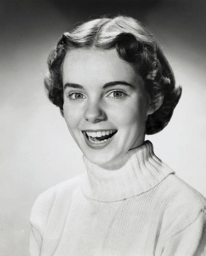 西方人,儿童,少年,脸,头,脸颊,肩,关节,头发,一个人,笑,竖图,室内,特写,快乐,幸福,纯洁,信心,欧洲,欧洲人,仅一个男性,仅一个年轻女性,仅一个女性,仅一个人,褐色,休闲装,肩膀,仅一个年轻男性,小孩,可爱,童年,童趣,人体,摄影,矮,部分,青春期,肖像,童真,烂漫,无邪,天真,男人,男性,年轻男性,年轻女性,女孩,女人,女性,白种人,孩子,头部,脸部,脸蛋,面部,彩图,短发,高领毛衣