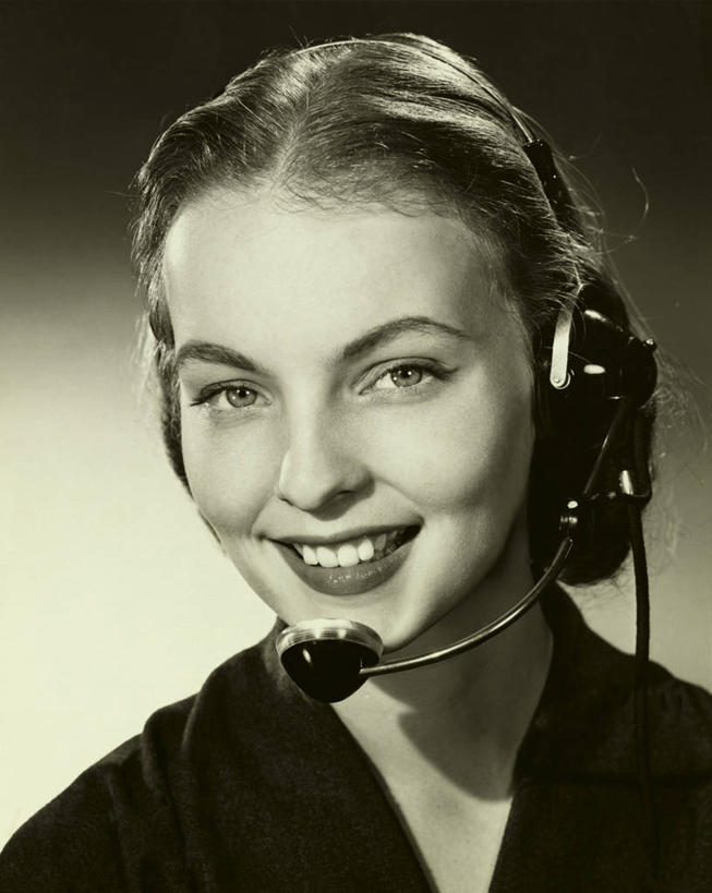 西方人,成年人,脸,头,脸颊,肩,关节,一个人,商务人士,商务女性,打电话,微笑,竖图,黑白,室内,特写,商务,通讯,幸福,信心,欧洲,欧洲人,仅一个年轻女性,仅一个女性,仅一个人,套装,古典,联系,休闲装,顾客,肩膀,耳麦,服务,人体,摄影,肖像,商务装,工薪阶层,年轻女性,女人,女性,白种人,年轻人,头部,脸部,脸蛋,面部,白领,上班族,电话机,彩图,客户服务代表