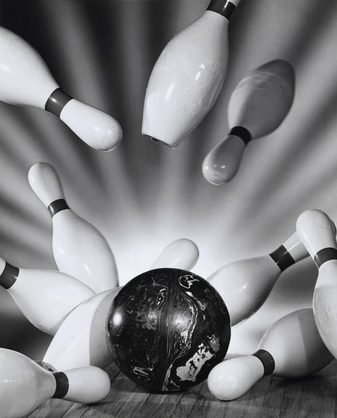 无人,竖图,室内,特写,成功,运动,竞争,保龄球,保龄球馆,保龄球球瓶,敲,设备,球道,球,物品,翻滚,击打,摄影,活动,动作,准确,撞击,成就,体育器械,得分,球馆,保龄球道,技能,彩图