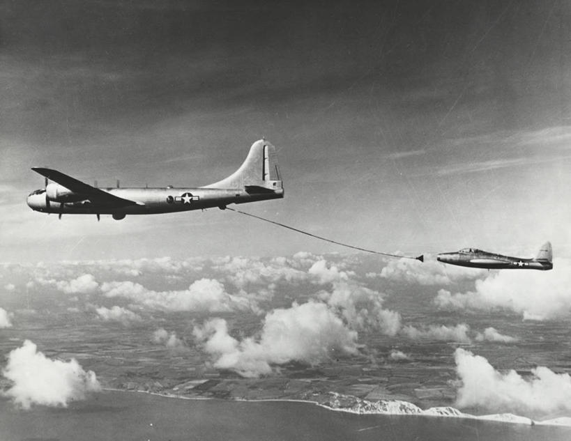 无人,横图,室外,白天,风,飞机,环保,军事,云,联系,飞,天空,运输,摄影,能源,协助,支撑,回收,燃料,资源,飞行器,准确,利用,低碳,军用机,循环,空中加油机,持续,彩图