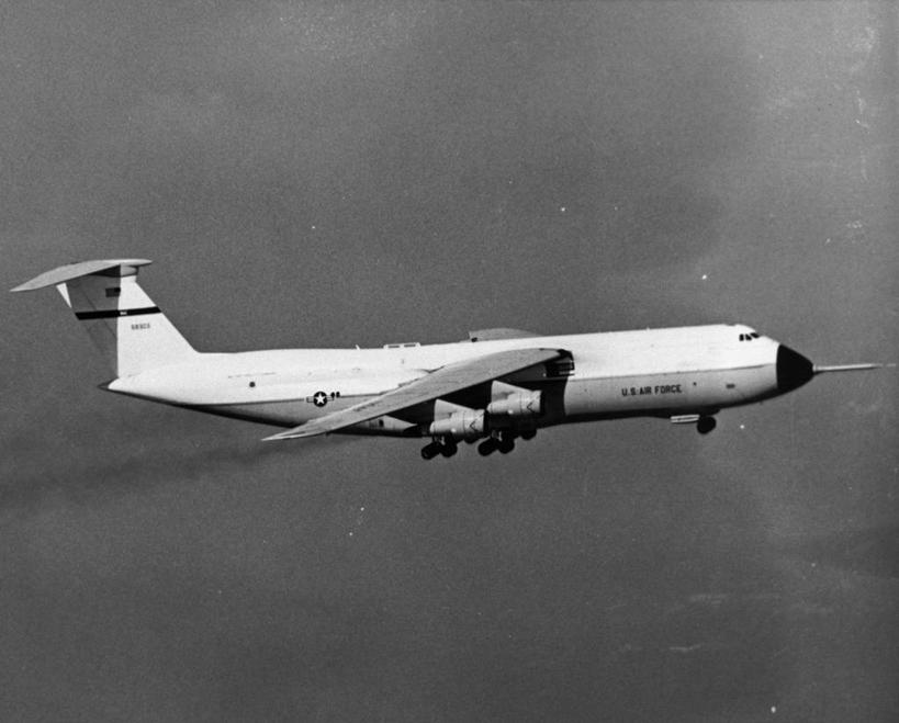 无人,横图,黑白,室外,白天,风,飞机,军事,飞,运输,摄影,空军,飞行器,军用机,C-5运输机,美国空军