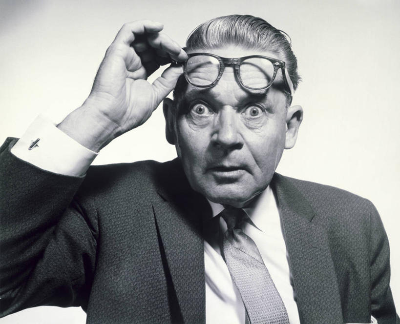 西方人,成年人,中年人,老年人,脸,头,眼睛,脸颊,肩,关节,一个人,横图,室内,特写,衬衫,欧洲,欧洲人,瞳孔,仅一个男性,仅一个人,仅一个中年男性,套装,正装,眼镜,领带,肩膀,凝视,人体,眼部,摄影,惊奇,疑惑,肖像,质疑,猜忌,猜疑,迷惑,震惊,老年男性,男人,男性,中年男性,白种人,头部,脸部,脸蛋,面部,眼,彩图,疑心,怀疑