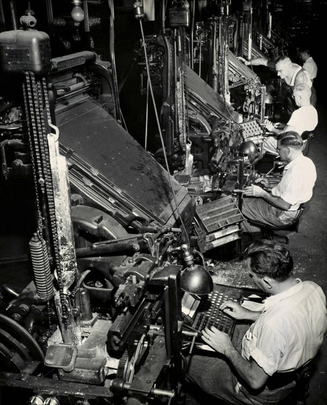 西方人,成年人,中年人,老年人,人群,坐,竖图,俯视,室内,团队,打印机,欧洲,纽约,欧洲人,五个人,弯腰,注视,休闲装,工人,打字,观察,看,职业,卷起,工业,角度,摄影,观看,察看,袖子,操作,关注,忙碌,合伙,电报机,老年男性,男人,中年男性,白种人,员工,半身,彩图,高角度拍摄,匠人,劳动者,体力工