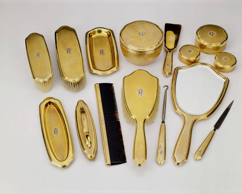 无人,横图,俯视,插画,室内,白色背景,数码,科技,许多,阴影,网络,很多,高光,几何,计算机图形,合成,梳子,图画,历史,画,古董,电脑合成图,数码合成图,合成图,华贵,指甲锉,漫画,美发用品,写实,具体,具象,手镜,美化,美术工艺,设计,彩图,高角度拍摄,影棚拍摄