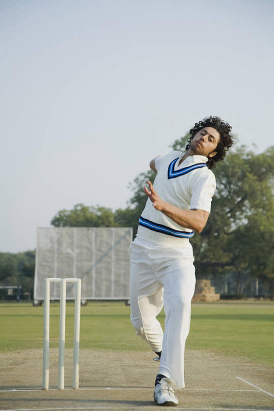 成年人,头发,一个人,竖图,室外,白天,正面,运动服,运动,印度,仅一个男性,仅一个人,首都,仅一个年轻男性,黑色,摄影,生活方式,万里无云,新德里,敌对,男人,男性,年轻男性,印度人,年轻人,卷发,彩图,短发,板球运动员