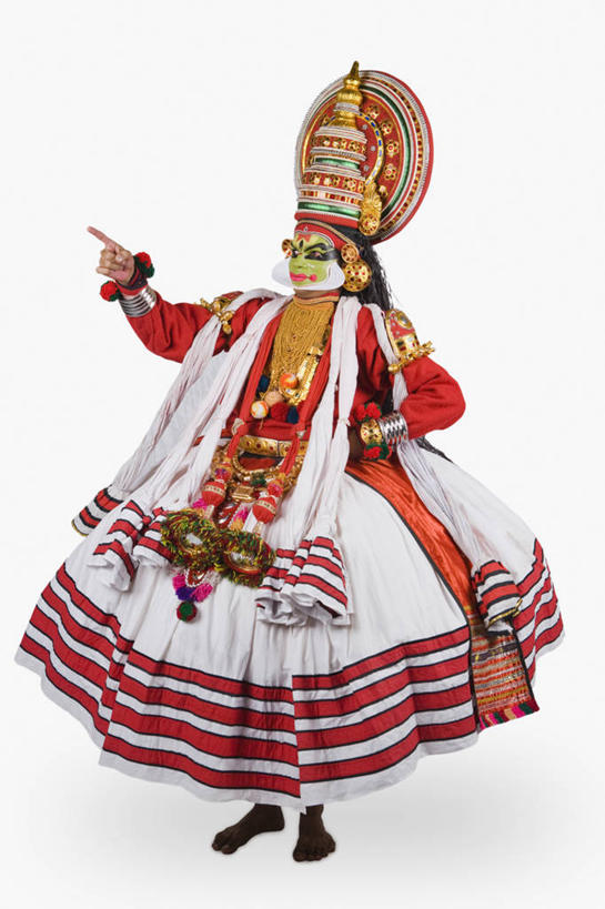 成年人,一个人,舞台,站,竖图,白色背景,印度,仅一个男性,仅一个人,指,头饰,指点,表演者,仅一个年轻男性,彩妆,叉腰,赤脚,摄影,指向,肖像,古典风格,演出服,印度文化,喀拉拉邦,卡塔卡利舞,男人,男性,年轻男性,印度人,年轻人,彩图,影棚拍摄,传统服装,传统文化,舞台妆