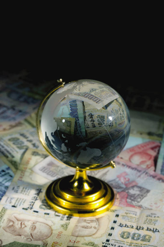 无人,竖图,俯视,留白,钱,仪器,海洋,地图,许多,丰富,透明,网格,标志,地球仪,符号,钱币,线条,世界地图,地球,陆地,很多,全球,标识,球,经纬线,模型,球体,财富,钞票,金融,纸币,摄影,地理,国家,经济,大陆,卢比,世界,选择,纬线,版图,流通,纸钞,经线,贸易,经纬仪,地理学,圣雄甘地,印尼货币,性别符号,想法,货币,现金,彩图,高角度拍摄,影棚拍摄,印度尼西亚盾,印尼盾,男性符号,大洋,大洲