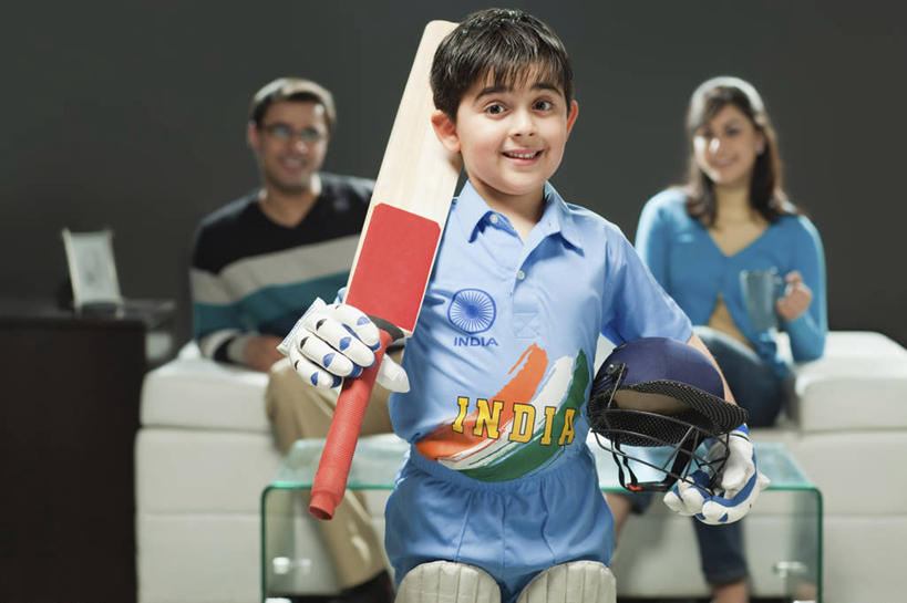 儿童,一个人,站,坐,微笑,横图,室内,正面,民族服装,运动服,满意,幸福,纯洁,运动,信心,印度,仅一个男性,仅一个人,灰色背景,服装,头饰,首都,古典,拿着,文化,传统,刺激,小孩,衣服,灰色,看,靠,靠着,仅一个小孩,可爱,乐趣,童年,童趣,摄影,服饰,保护,古装,享乐,肖像,童真,烂漫,无邪,新德里,韵味,天真,男孩,男人,男性,印度人,孩子,半身,彩图,传统服装,民俗服,男生,板球运动员