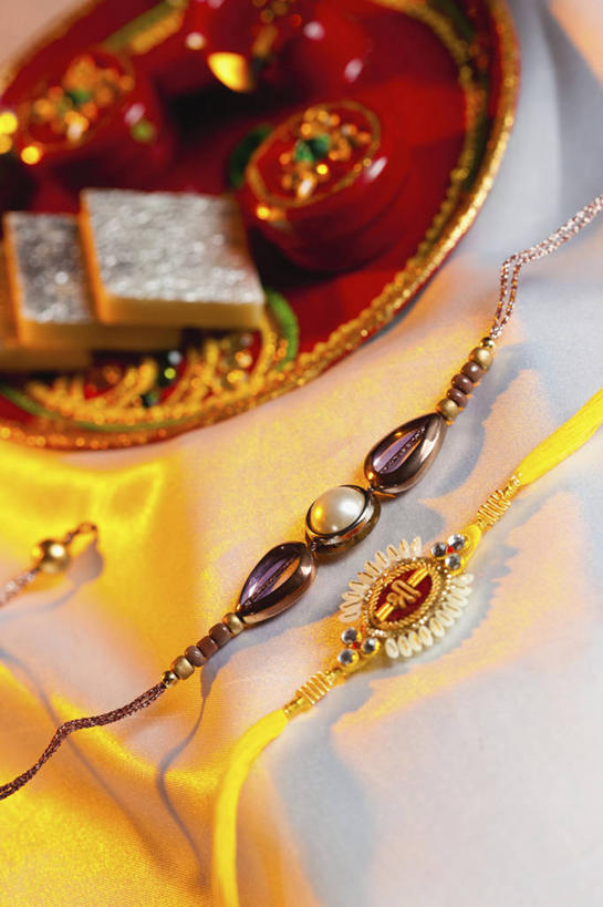 无人,竖图,室内,特写,白天,珠宝,庆祝,光线,护腕,光芒,餐盘,摄影,手镯,部分,宝石,印度文化,彩图,影棚拍摄,传统文化,传统节日