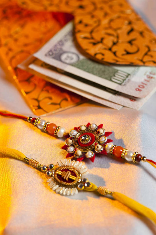 无人,竖图,室内,特写,白天,珠宝,庆祝,光线,信封,护腕,光芒,餐盘,纸币,摄影,手镯,部分,宝石,印度文化,彩图,影棚拍摄,传统文化,传统节日