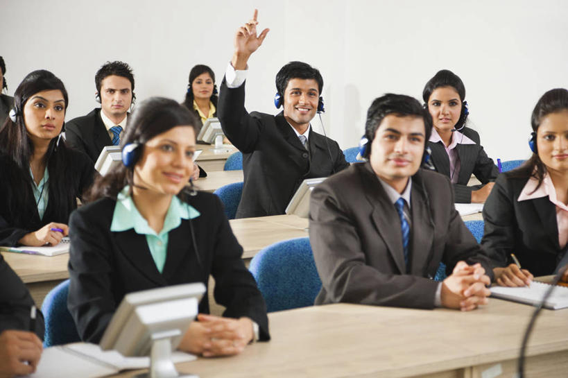 成年人,商务人士,商务男性,商务女性,坐,举,微笑,横图,室内,衬衫,商务,通讯,团队,印度,套装,会议,许多人,书桌,耳麦,托,一群人,摄影,享乐,企业,公司,商务装,合伙,工薪阶层,会议中心,哈里亚纳邦,年轻男性,年轻女性,印度人,年轻人,白领,上班族,举起,举手,举着,向上举,向上伸,向上托,半身,彩图,衬衣,对焦,电话会议