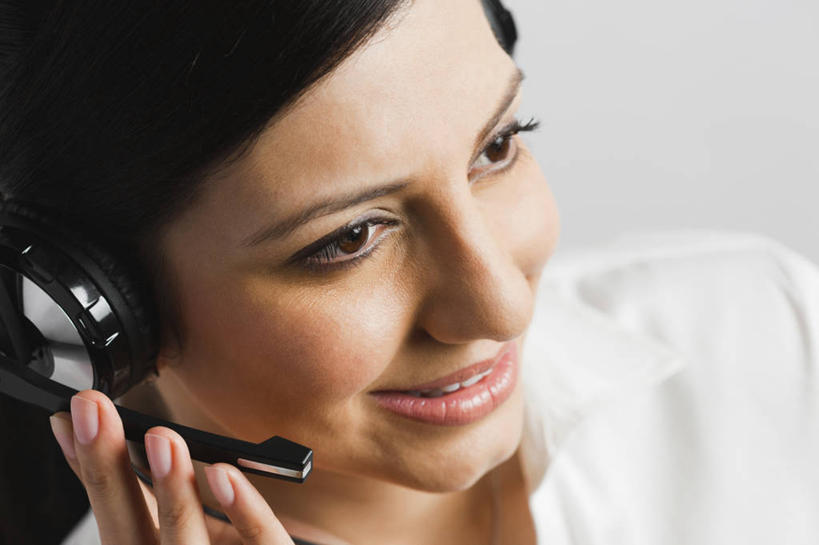 成年人,脸,头,脸颊,头发,一个人,商务人士,商务女性,办公室,微笑,横图,室内,特写,白色背景,侧面,衬衫,商务,快乐,通讯,仅一个年轻女性,仅一个女性,仅一个人,套装,服装,拿着,肩膀,衣服,黑色,耳麦,职业,摄影,服饰,专心,呼叫中心,衣着,穿着,肖像,商务装,工薪阶层,衣饰,无线电技术,年轻女性,女人,女性,印度人,年轻人,头部,脸部,脸蛋,面部,白领,上班族,触摸,说话,彩图,影棚拍摄,客户服务代表