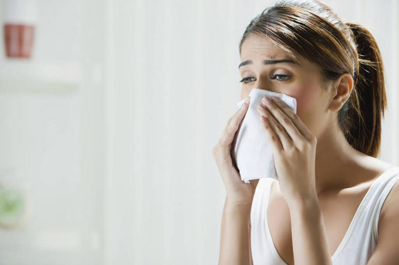 成年人,脸,头,脸颊,一个人,横图,室内,白天,留白,印度,仅一个年轻女性,仅一个女性,仅一个人,背心,首都,拿着,肩膀,纸巾,生病,摄影,感冒,肖像,新德里,年轻女性,女人,女性,印度人,年轻人,头部,长发,直发,脸部,脸蛋,面部,彩图,打喷嚏