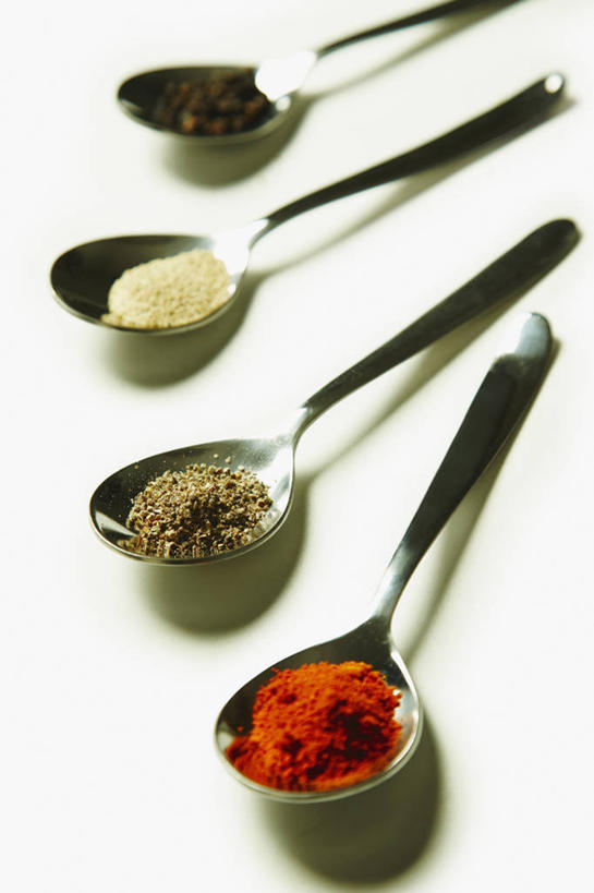 无人,竖图,俯视,白色背景,一排,整齐,香料,饮食,排列,摄影,多样,辣椒粉,队列,清新,印度文化,胡椒,大蒜,彩图,高角度拍摄,影棚拍摄,成分