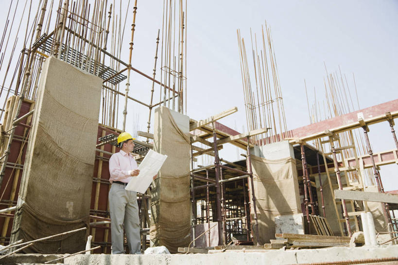 成年人,中年人,一个人,商务人士,建筑师,商务男性,站,横图,室外,白天,仰视,衬衫,商务,建筑业,建筑,印度,仅一个男性,仅一个人,仅一个中年男性,套装,头饰,拿着,脚手架,安全帽,建筑工地,职业,思考,读书,摄影,商务装,蓝图,工薪阶层,计划书,哈里亚纳邦,男人,男性,中年男性,印度人,白领,上班族,彩图,低角度拍摄,衬衣,工头