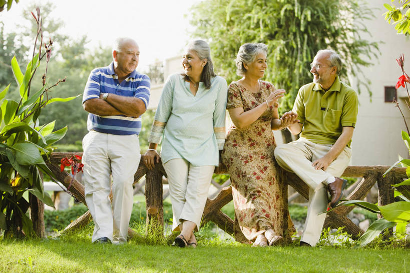 成年人,中年人,老年人,头发,四个人,家庭,夫妻,坐,笑,横图,室外,白天,正面,衬衫,爱情,快乐,友谊,幸福,印度,庭院,篱笆,首都,浪漫,温暖,温馨,一家人,恩爱,活力,乐趣,恋人,摄影,和睦,享乐,新德里,异性恋,老年男性,老年女性,男人,男性,女人,女性,印度人,夫妇,情侣,休闲活动,彩图,伴侣,融洽