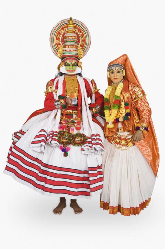 成年人,一个人,两个人,舞台,站,横图,竖图,白色背景,正面,印度,仅一个男性,仅一个人,头饰,拿着,表演者,仅一个年轻男性,彩妆,遥控器,赤脚,摄影,肖像,古典风格,演出服,印度文化,喀拉拉邦,卡塔卡利舞,男人,男性,年轻男性,印度人,年轻人,彩图,影棚拍摄,传统服装,传统文化,舞台妆