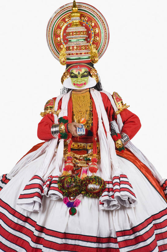 成年人,一个人,舞台,站,竖图,白色背景,正面,信心,印度,仅一个男性,仅一个人,头饰,拿着,表演者,仅一个年轻男性,彩妆,遥控器,叉腰,决定,摄影,肖像,古典风格,演出服,印度文化,喀拉拉邦,卡塔卡利舞,男人,男性,年轻男性,印度人,年轻人,彩图,影棚拍摄,传统服装,传统文化,舞台妆