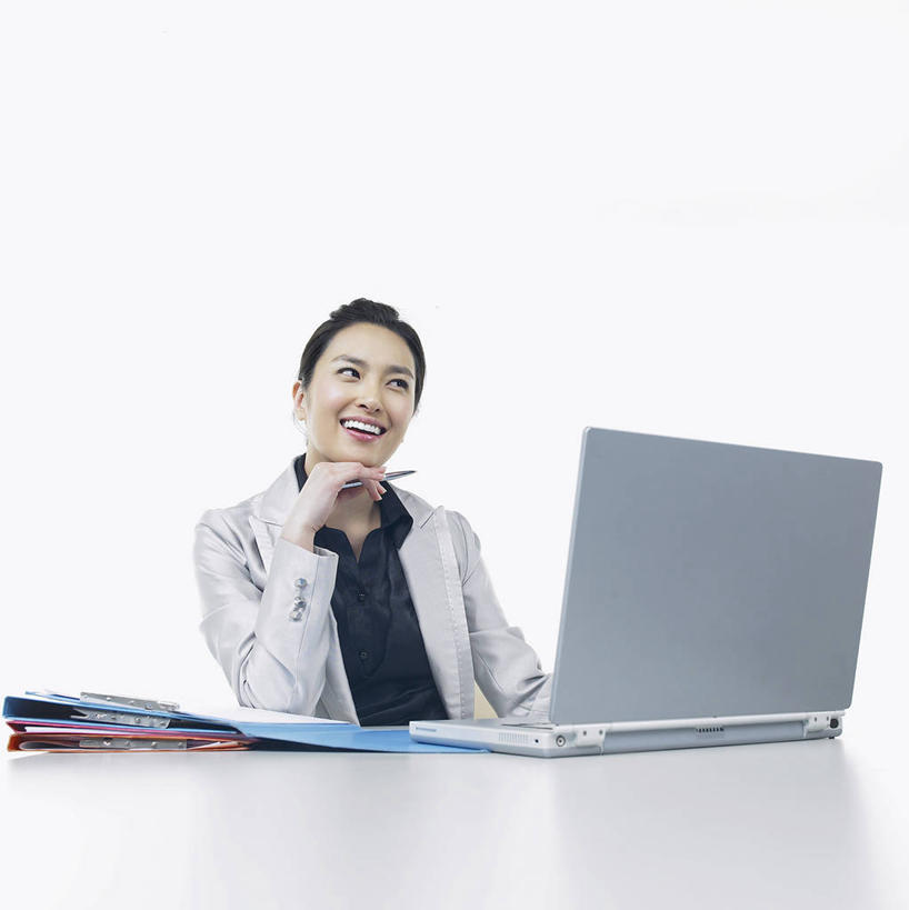 东方人,一个人,商务人士,商务女性,坐,笑,微笑,露齿笑,竖图,室内,白天,白色背景,正面,纯洁,电脑,笔记本电脑,竹子,亚洲,仅一个年轻女性,仅一个女性,仅一个人,撑,阴影,套装,反射,网络,笔,影子,办公用品,托腮,注视,黄种人,通讯设备,文具,三个,红色,蓝色,学习用品,观察,看,托,摄影,影棚,观看,一台,文具用品,一支,察看,无线,高雅,关注,托下巴,通信设备,商务装,无线网络,文件架,无线上网,便携式电脑,工薪阶层,资料架,奉献,质朴,正直,文件框,文件座,资料档,资料座,担当,单手托腮,手提电脑,年轻女性,女人,女性,亚洲人,白领,上班族,竹,坐着,半身,彩图,影棚拍摄,拍摄,江南竹,毛竹,茅竹,孟宗竹,楠竹,奋进,操守,四君子,岁寒三友,性坚,虚怀,虚心,善群,卓尔