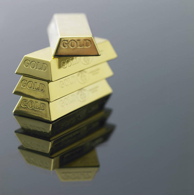 无人,竖图,俯视,室内,特写,白天,爱情,奢侈,静物,珠宝,阴影,灰色背景,反射,金属,影子,黄金,四个,金条,摄影,影棚,昂贵,贵重,坚定,信念,贵金属,约定,宝贵,彩图,高角度拍摄,影棚拍摄,拍摄,金子