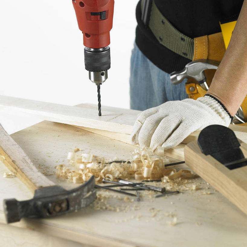 东方人,手,一个人,木匠,建筑工人,站,竖图,俯视,室内,特写,白天,白色背景,工作服,制服,安全,建材,建筑,亚洲,仅一个男性,仅一个人,敲打,握,阴影,反射,木制,材料,锤子,工具,榔头,木板,木材,木屑,影子,防护,两把,黄种人,木柴,工人,仅一个年轻男性,一个,红色,木制品,手套,站着,手部,握着,摄影,建造,木料,影棚,单个,电钻,保护,单手,五金,变形,紧固,矫正,保险,塑形,碎屑,手电钻,电动工具,刨花,保全,周全,安稳,安定,牢固,防护手套,羊角锤,工作制服,平安,男人,男性,年轻男性,亚洲人,木工,员工,建筑工,站立,半身,彩图,高角度拍摄,影棚拍摄,工作套服,拍摄,匠人,劳动者,体力工