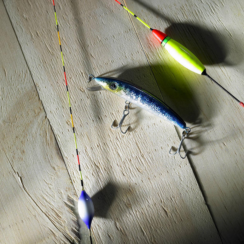 无人,竖图,俯视,室内,特写,白天,静物,钓鱼竿,阴影,反射,影子,食物,诱惑,摄影,影棚,引导,渔具,勾引,鱼饵,引诱,诱导,钓竿,鱼竿,彩图,高角度拍摄,影棚拍摄,钓鱼,拍摄