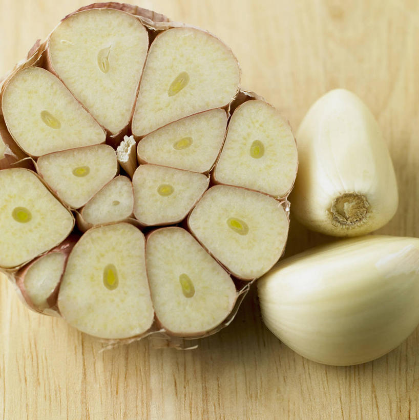 无人,竖图,俯视,室内,特写,白天,蔬菜,蒜,切开,阴影,新鲜,反射,影子,食品,半个,蒜头,食物,切,一半,有机食品,绿色食品,剖面,切面,胡蒜,大蒜,彩图,高角度拍摄