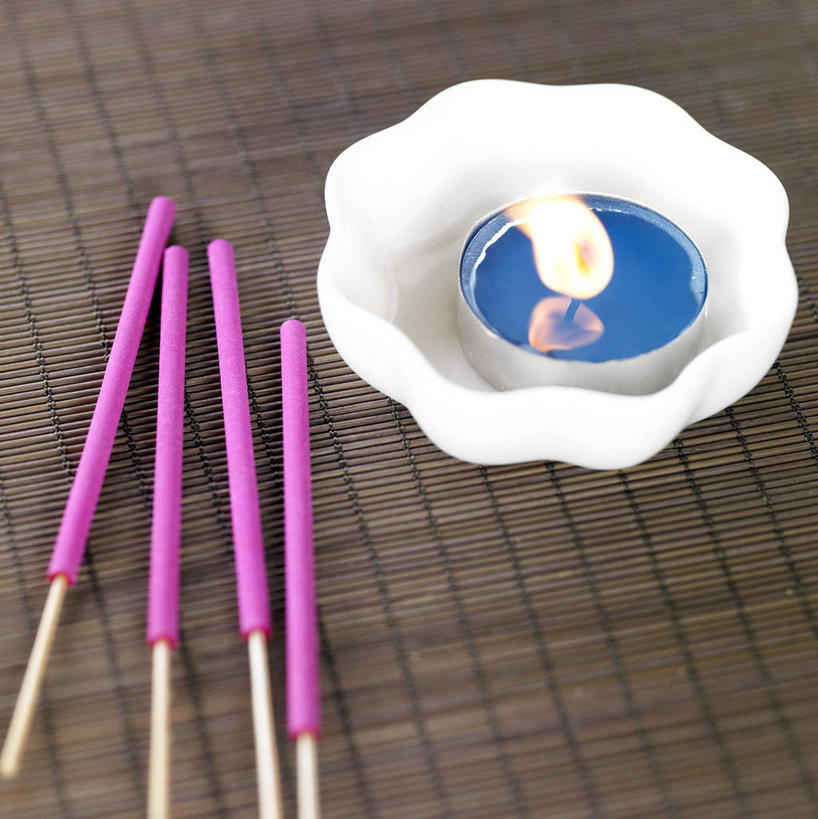 无人,竖图,俯视,室内,特写,白天,烟火,蜡烛,阴影,光线,火焰,影子,烛光,烛台,燃烧,一个,焰火,点燃,四个,单个,火光,蜡烛架,礼花,仙女棒,花炮,礼花炮,烛架,手持喷泉,手持烟花,烟花,彩图,高角度拍摄