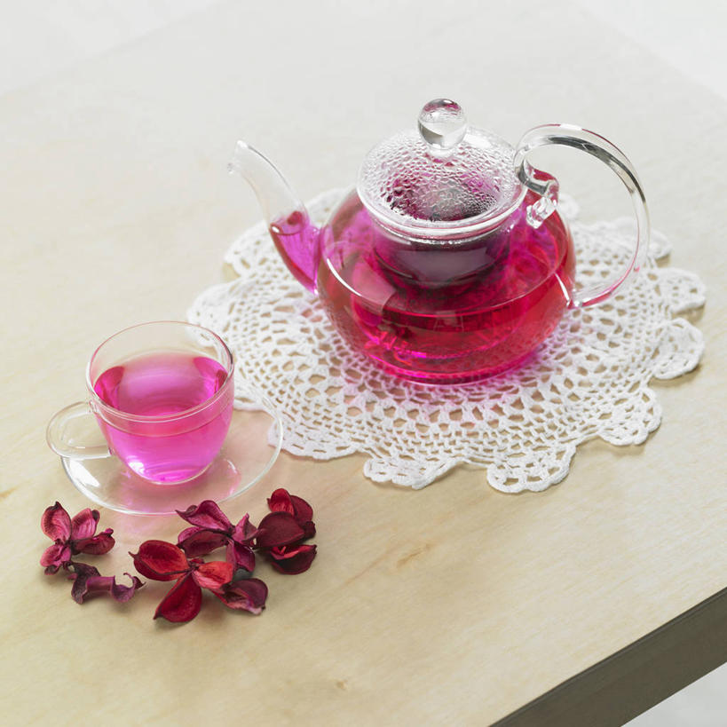 无人,方图,俯视,室内,特写,白天,爱情,幸福,纯洁,热情,餐桌,茶,桌子,玫瑰,杯子,玻璃,一堆,许多,阴影,堆叠,堆积,盛开,反射,壶,影子,茶叶,褐色,玫瑰花,饮品,很多,一杯,浪漫,花蕾,娱乐,玻璃制品,水壶,花,花瓣,花朵,鲜花,一个,红色,茶壶,容器,水杯,花茶,花苞,花蕊,享受,休闲,温暖,温馨,恩爱,放松,乐趣,保健,养生,红玫瑰,单个,餐台,堆,花草茶,和睦,舒适,感动,尊敬,玫瑰花茶,香花茶,香片,熏花茶,天真,刺玫花,徘徊花,茶杯,彩图,高角度拍摄,融洽