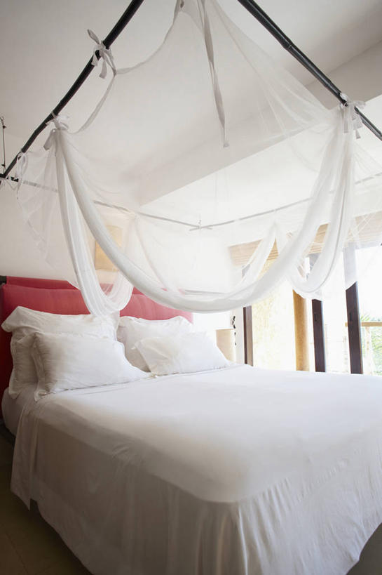 无人,家,竖图,室内,白天,仰视,别墅,窗户,床,家具,落地窗,天花板,卧室,装修,建筑,纺织品,欧式,阴影,装饰,反射,蚊帐,影子,房屋,屋子,公寓,床单,织物,豪华,被子,建设,现代,装潢,洋房,楼房,玻璃窗,住宅,白色,室内装潢,单人床,样板房,明亮,舒适,被单,家居装潢,房屋设计,地中海风格,古典风格,简约风格,室内设计,宽敞,样板房装潢,阻隔,隔绝,设计,彩图,低角度拍摄,房子,睡房,卧房