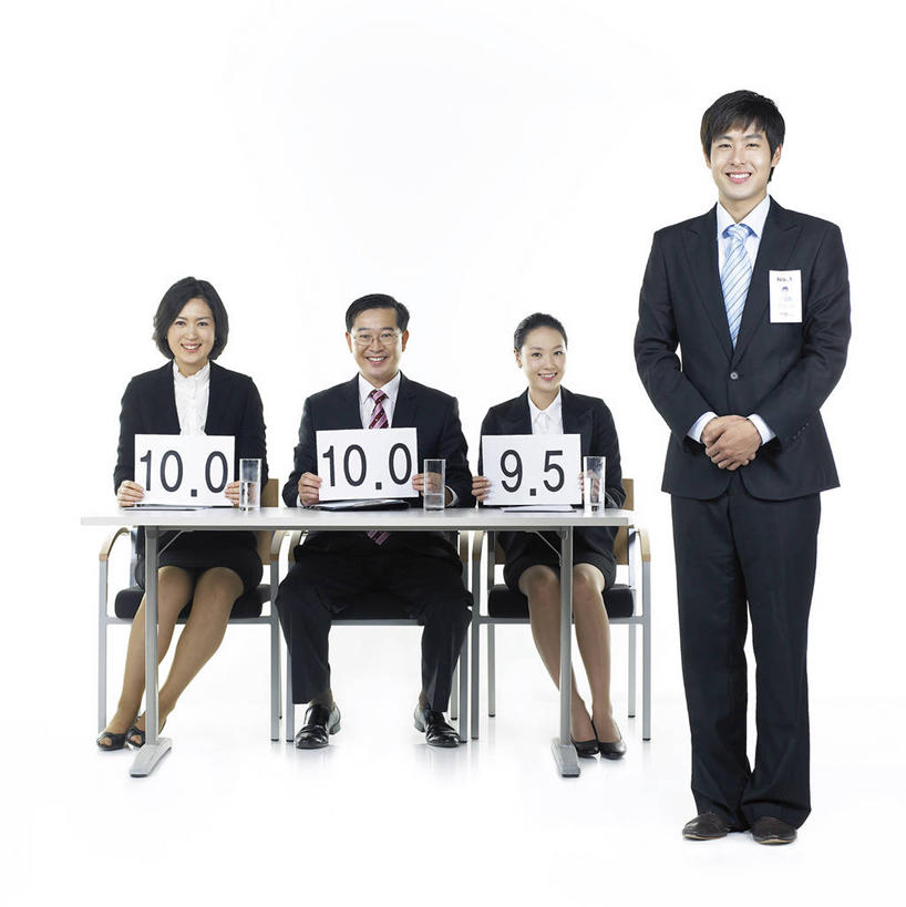 东方人,四个人,同事,商务人士,商务男性,商务女性,办公室,站,坐,笑,微笑,露齿笑,竖图,室内,白天,白色背景,正面,高跟鞋,鞋,衬衫,时尚,成功,合作,团队,集体,信心,家具,桌子,鞋子,椅子,亚洲,一排,握,阴影,套装,整齐,反射,标志,数字,文字,影子,字符,办公桌,领带,皮革,三把,注视,黄种人,标识,吊牌,队伍,排列,三个,会议椅,胸牌,观察,看,站着,握着,摄影,阿拉伯数字,影棚,观看,办公椅,察看,徽章,领导,象征,庄重,成就,队列,关注,时髦,商务装,身份,合伙,领袖,工薪阶层,胸章,记分牌,胸卡,办公家具,正式,地位,商务椅,培训椅,编号牌,雕刻牌,工号牌,胸号牌,胸徽,员工牌,时兴,男人,男性,年轻男性,年轻女性,女人,女性,中年男性,中年女性,亚洲人,白领,上班族,站立,坐着,彩图,全身,影棚拍摄,衬衣,皮鞋,拍摄