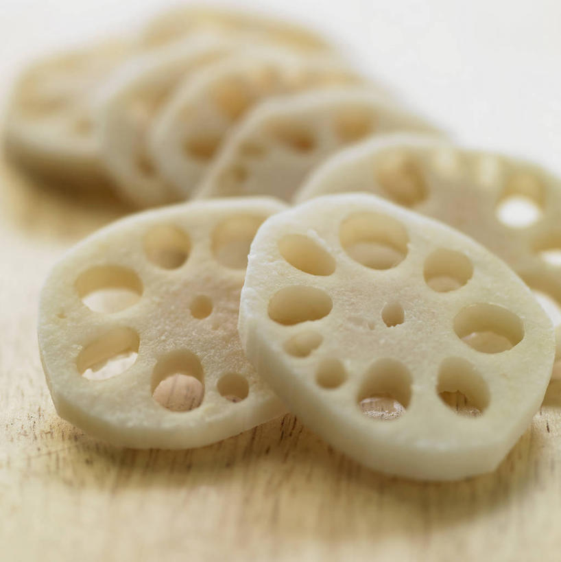 无人,竖图,俯视,室内,特写,白天,餐桌,桌子,蔬菜,一排,许多,切开,阴影,朦胧,模糊,新鲜,整齐,反射,影子,食品,很多,藕,食物,排列,切,摄影,有机食品,绿色食品,影棚,餐台,队列,剖面,切面,莲藕,彩图,高角度拍摄,影棚拍摄,拍摄,菜藕,光旁,果藕,荷藕,湖藕,藕节,水鞭蓉