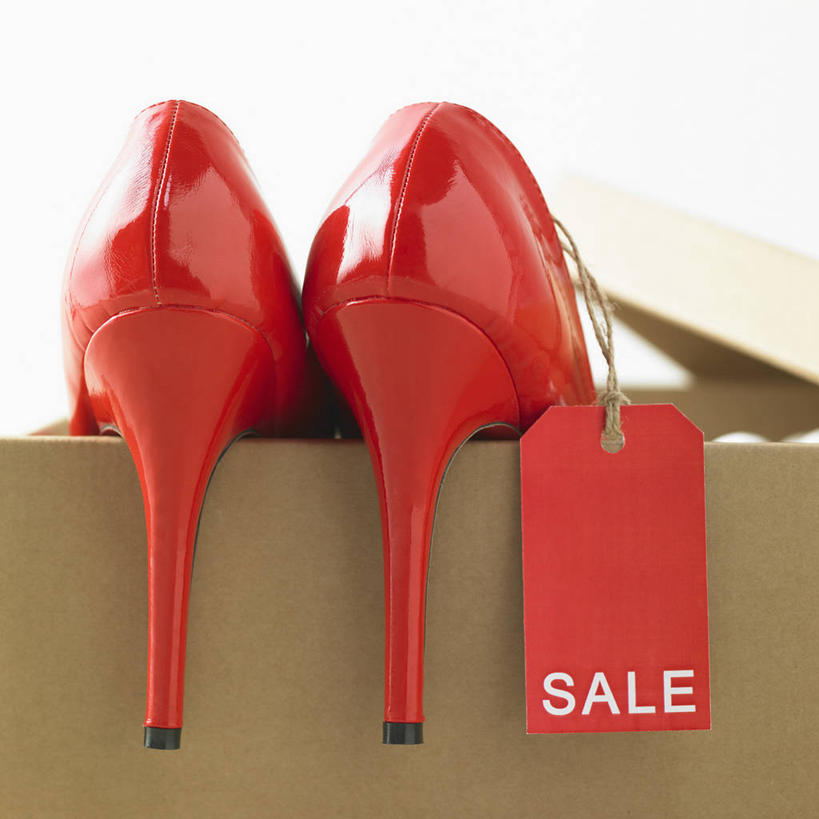 无人,方图,室内,特写,白天,白色背景,正面,高跟鞋,时尚,静物,鞋子,一双,阴影,反射,英文,标签,标志,文字,影子,字符,字母,标识,盒子,一个,红色,容器,摄影,影棚,单个,储藏,英文字母,储存,时髦,鞋盒,时兴,彩图,影棚拍摄,拍摄,贮存