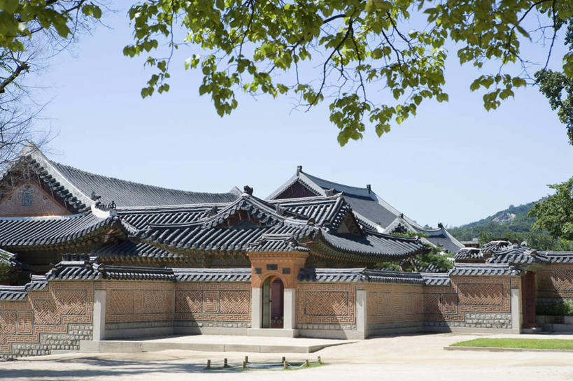 无人,宫殿,横图,室外,白天,正面,旅游,度假,草地,草坪,名胜古迹,树林,植物,标志建筑,地标,建筑,景福宫,首尔,汉城,韩国,亚洲,阴影,遗迹,光线,影子,屋顶,首都,顶棚,古迹,文物,娱乐,建设,古建筑,草,树,树木,蓝色,绿色,蓝天,天空,阳光,自然,天,享受,休闲,旅游胜地,放松,生长,晴朗,成长,宫廷,古文明,东亚,万里无云,大韩民国,首尔市,首尔特别市,特别市,北阙,王宫,晴空,晴空万里,彩图,皇宫