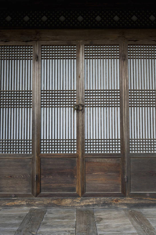 无人,家,竖图,室外,白天,正面,门,木制,房屋,墙,屋子,楼房,墙壁,墙面,住宅,木制品,门框,彩图,房子