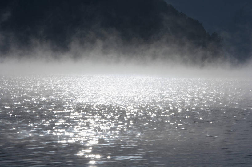 无人,横图,室外,白天,正面,河流,美景,水,雾,波纹,朦胧,模糊,河水,景观,水流,涟漪,水纹,自然,波浪,景色,迷雾,自然风光,水晕,大雾,彩图