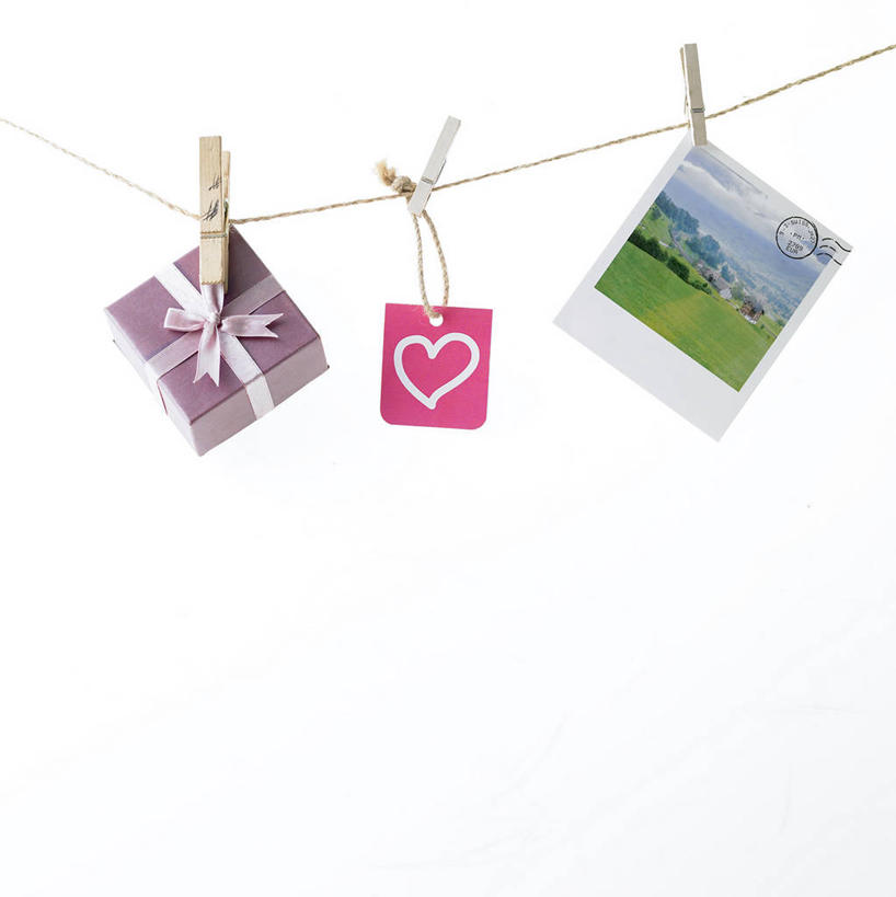 无人,竖图,照片,室内,特写,白天,白色背景,正面,爱情,静物,礼盒,礼物,一张,阴影,爱心,反射,麻绳,丝绸,丝带,影子,纸盒,缎带,浪漫,绸带,盒子,一个,粉色,包装盒,蝴蝶结,卡片,绳子,礼品盒,温暖,温馨,心形,恩爱,摄影,礼品,影棚,单个,绳索,和睦,心型,相片,彩图,影棚拍摄,拍摄,照相,融洽