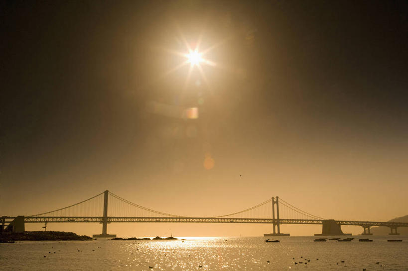 无人,横图,室外,白天,正面,度假,河流,美景,日落,山,山脉,水,太阳,城市风光,城市,大桥,桥梁,釜山,韩国,亚洲,阴影,光线,影子,河水,景观,山峰,水流,晚霞,霞光,落日,斜拉桥,桥,山峦,娱乐,倒影,天空,阳光,黄昏,群山,天,享受,休闲,景色,彩霞,放松,波光粼粼,倒映,东亚,大韩民国,釜山市,釜山广域市,广域市,夕照,反照,薄暮,斜张桥,夕阳,彩图,傍晚,斜阳