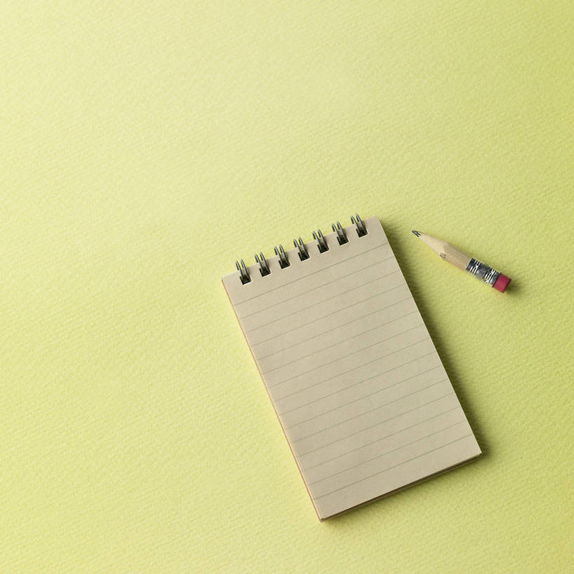 无人,竖图,俯视,室内,特写,白天,静物,一本,阴影,黄色背景,反射,笔,影子,办公用品,记事本,文具,本子,笔记本,铅笔,学习用品,摄影,影棚,文具用品,一支,彩图,高角度拍摄,影棚拍摄,拍摄