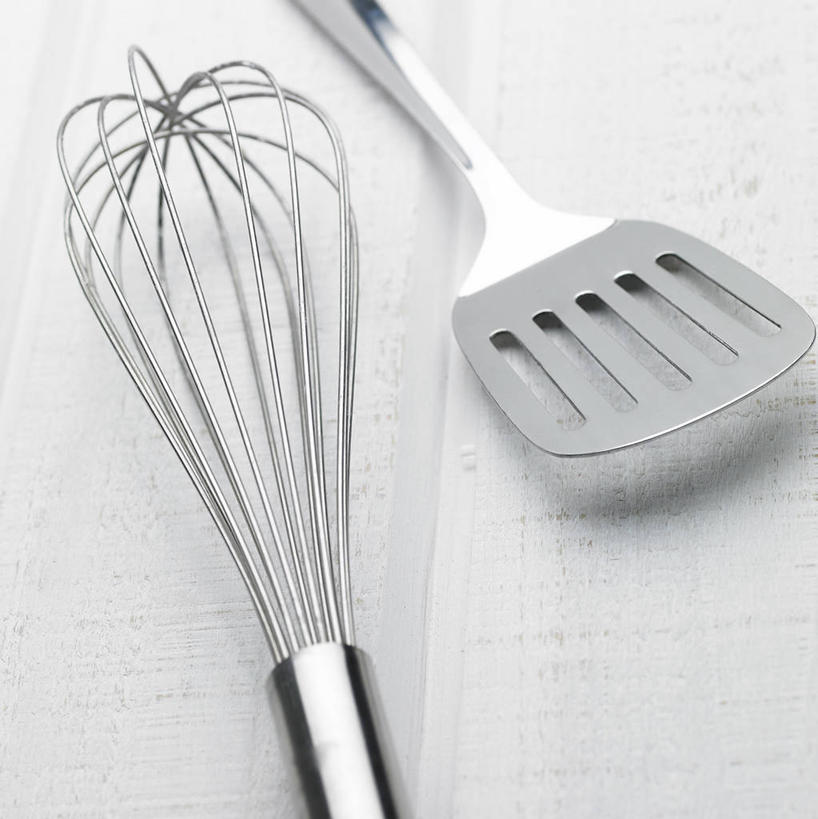 无人,竖图,俯视,室内,特写,白天,白色背景,烹饪,静物,厨具,金属制品,金属,锅铲,打蛋器,搅拌器,摄影,影棚,烹饪用具,手动打蛋器,烹调用具,烹调,彩图,高角度拍摄,影棚拍摄,拍摄