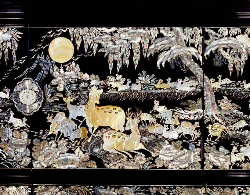 无人,站,坐,横图,室内,特写,白天,正面,草地,草坪,太阳,植物,柜子,哺乳动物,鹿,野生动物,静物,贝壳,雕塑,许多,阴影,艺术,装饰,反射,雕刻,雕像,影子,很多,扭头,注视,草,树,树木,绿色,自然,动物,工艺品,衣橱,观察,看,站着,转头,可爱,活泼,生长,河蚌,成长,观看,纪念,美术,察看,储存,关注,主题,蚌,陈列,更衣橱,功能,美学,水蚌,储备,蕴藏,贮备,贝类外壳,软体动物外壳,站立,坐着,半身,彩图,珠母,贮存