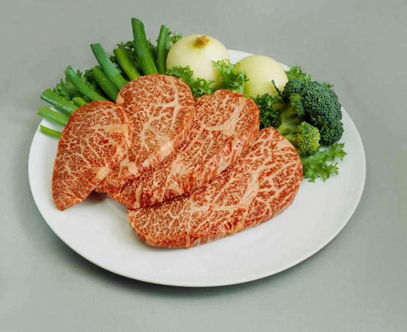 无人,横图,俯视,室内,特写,白天,白色背景,烹饪,西餐,餐桌,桌子,蔬菜,餐具,一堆,切开,阴影,堆叠,堆积,新鲜,反射,碟子,盘,影子,肉,牛排,牛肉,料理,食品,菜肴,美食,肉类,食物,一个,绿色,白色,灰色,盘子,碟,切,西式,摄影,佳肴,有机食品,绿色食品,影棚,单个,餐台,堆,横截面,剖面,肉食,切面,牛肋排,肉眼牛排,截面,截面图形,彩图,高角度拍摄,影棚拍摄,拍摄