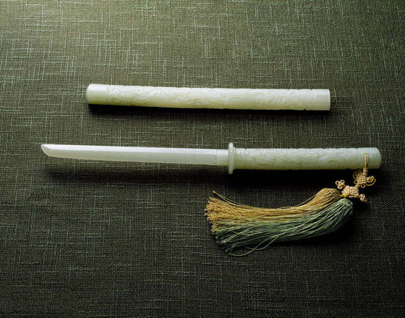 无人,横图,俯视,室内,特写,白天,白色背景,餐桌,桌子,静物,餐具,玉,一把,阴影,反射,工具,影子,刀具,灰色,刀,摄影,奢侈品,影棚,餐台,玉器,贵重,珍贵,餐刀,玉石,宝贵,彩图,高角度拍摄,影棚拍摄,拍摄