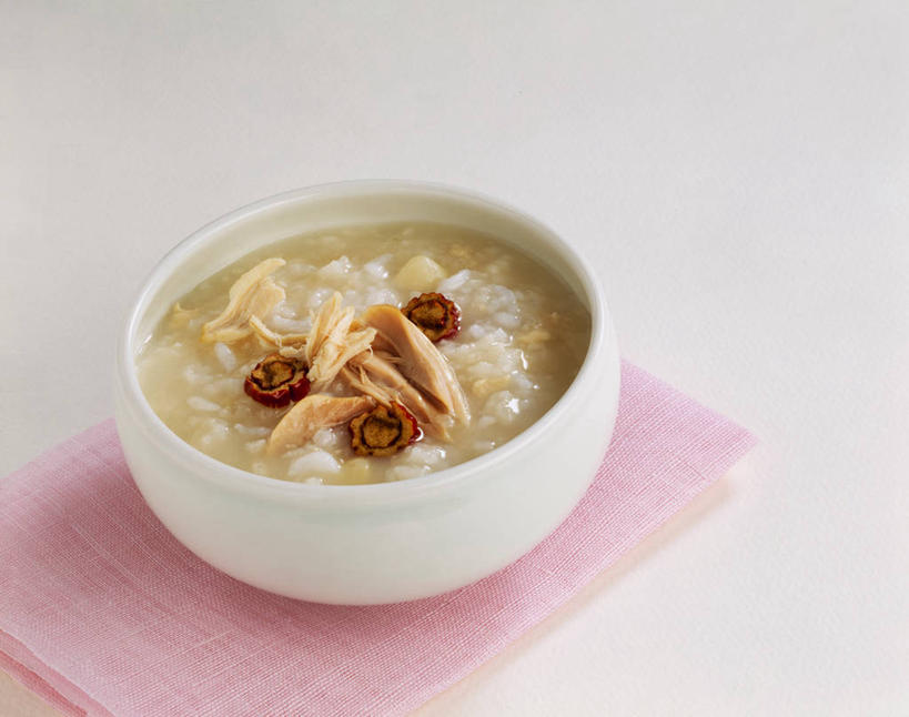 无人,横图,俯视,室内,特写,白天,白色背景,烹饪,早餐,餐桌,桌子,一堆,阴影,堆叠,堆积,反射,影子,谷类,谷物,鸡肉,肉,粥,料理,食品,米,韩式,菜肴,美食,肉类,香,食物,粉色,餐巾,摄影,佳肴,影棚,餐台,堆,韩国料理,肉食,韩国菜,韩式料理,保洁方巾,口布,彩图,高角度拍摄,影棚拍摄,早饭,拍摄,白米粥,糜