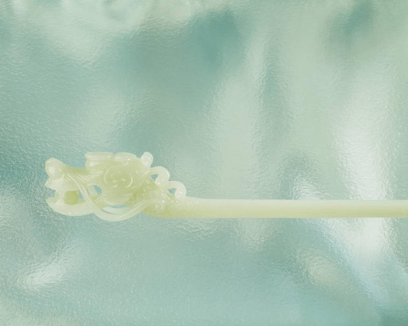 无人,横图,室内,特写,白天,正面,静物,玉,阴影,朦胧,模糊,装饰,反射,头饰,影子,发簪,一个,发饰,饰品,奢侈品,单个,华丽,修饰,玉器,点缀,贵重,珍贵,玉石,配饰,衬托,美观,雅致,雅观,簪子,宝贵,彩图