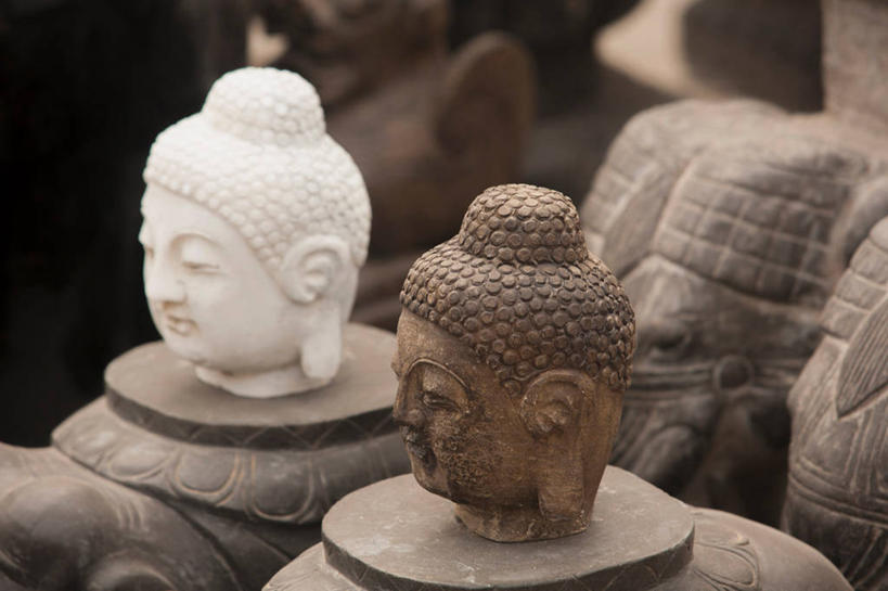 无人,横图,俯视,室外,特写,白天,静物,雕塑,北京,中国,亚洲,一排,许多,阴影,朦胧,模糊,艺术,整齐,装饰,并列,并排,光线,雕刻,雕像,影子,首都,很多,注视,排列,阳光,工艺品,观察,看,观看,纪念,美术,察看,队列,关注,主题,平行,陈列,东亚,中华人民共和国,北京市,京,北平,华北地区,朝阳区,功能,美学,彩图,高角度拍摄,北京潘家园旧货市场,潘家园街道,潘家园旧货市场,拟人