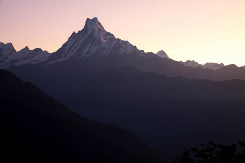 无人,横图,室外,白天,正面,旅游,度假,石头,美景,日落,山,雪,雪山,大雪,尼泊尔,亚洲,石子,冰,积雪,景观,山峰,晚霞,霞光,雪景,冬季,冬天,落日,山峦,娱乐,自然,黄昏,享受,休闲,景色,彩霞,放松,寒冷,冰冷,自然风光,南亚,安纳普尔纳峰,尼泊尔王国,严寒,冰凉,酷寒,凛冽,凛凛,极冷,夕照,薄暮,库塘峰,石块,岩石,夕阳,彩图,傍晚,鱼尾峰,斜阳