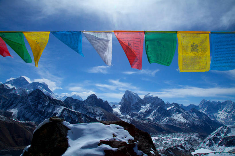 无人,横图,室外,白天,仰视,旅游,度假,美景,山,雪,雪山,大雪,旗帜,珠峰,尼泊尔,中国,亚洲,一排,许多,阴影,整齐,光线,影子,冰,积雪,景观,山峰,雪景,云,云朵,冬季,冬天,山峦,很多,云彩,娱乐,旗子,排列,蓝色,白云,蓝天,天空,阳光,自然,天,享受,休闲,景色,放松,寒冷,晴朗,冰冷,队列,自然风光,南亚,东亚,喜马拉雅山脉,尼泊尔王国,中华人民共和国,珠穆朗玛峰,喜马拉雅山,严寒,喜马拉雅,冰凉,酷寒,凛冽,凛凛,极冷,旌旗,旗号,圣母峰,珠穆朗玛,萨加玛塔峰,晴空,彩图,低角度拍摄